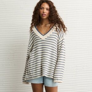 AE Big Hug V-Neck Sweater